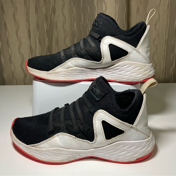 Nike Air Jordan Formula 23 Mid White Black Red Trainer 881470-009 Youth Size 5Y - Picture 2 of 15